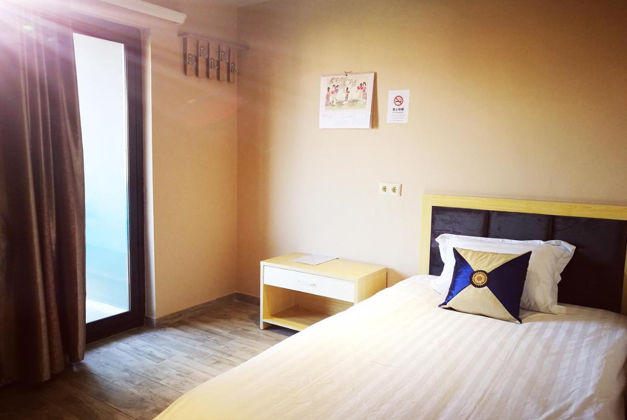 Top Boutique Hotel（首席精品酒店） Tbilisi Exteriör bild