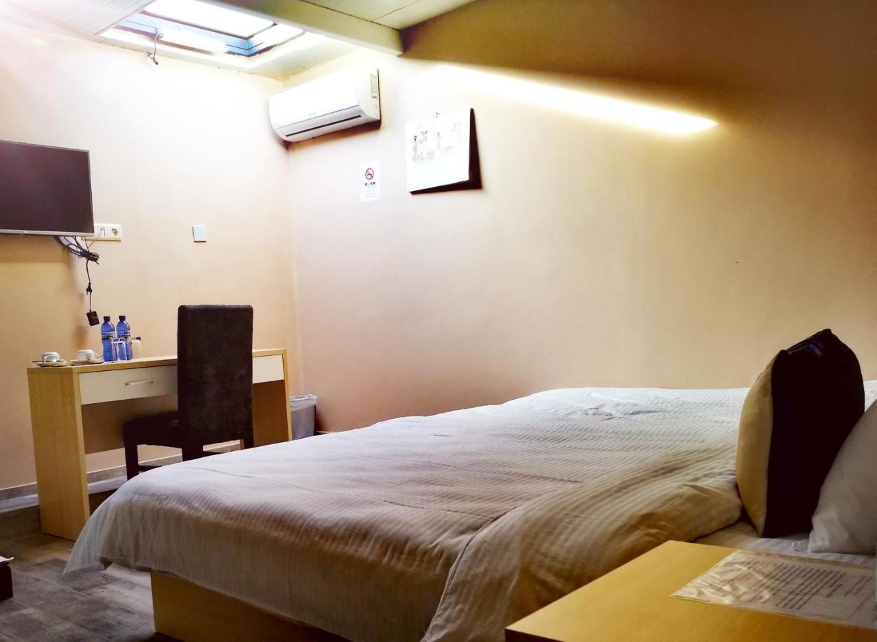 Top Boutique Hotel（首席精品酒店） Tbilisi Exteriör bild