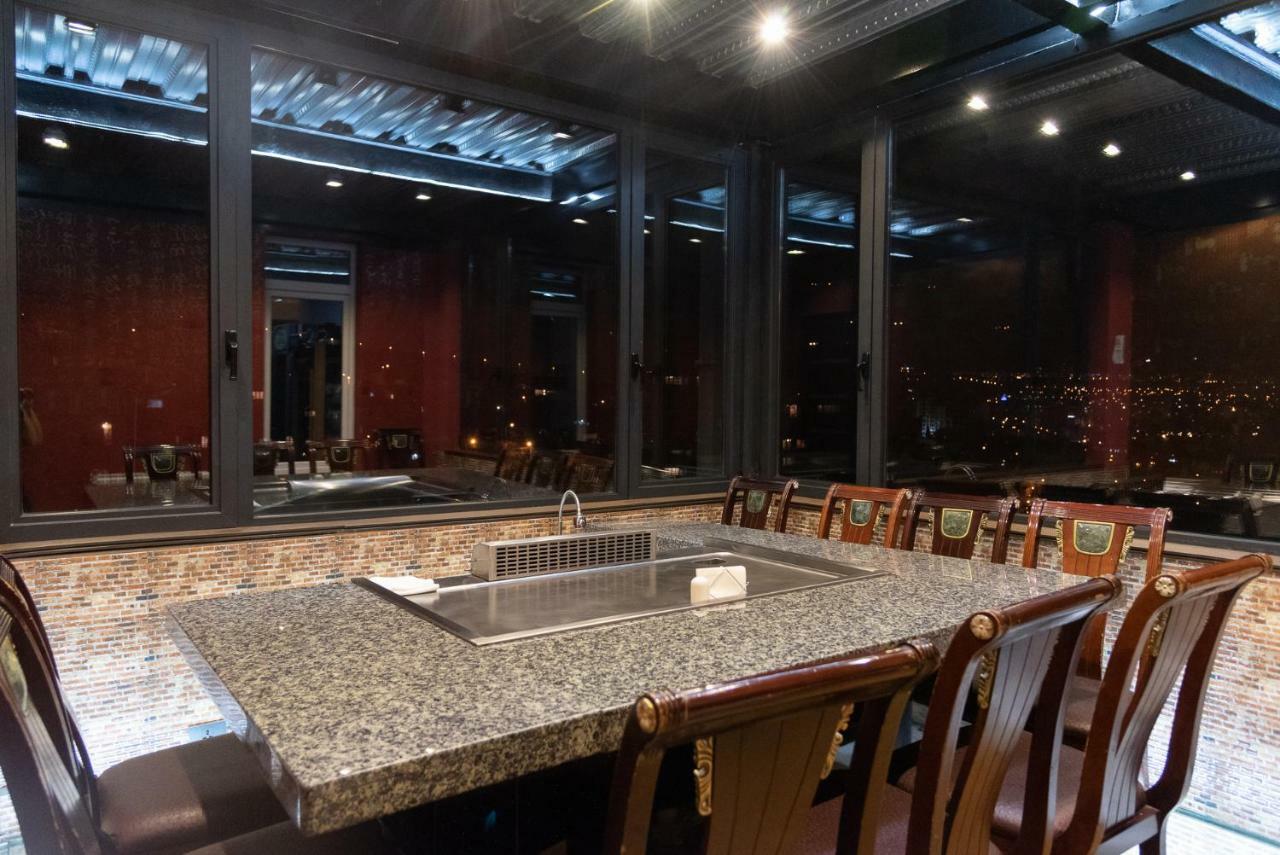 Top Boutique Hotel（首席精品酒店） Tbilisi Exteriör bild